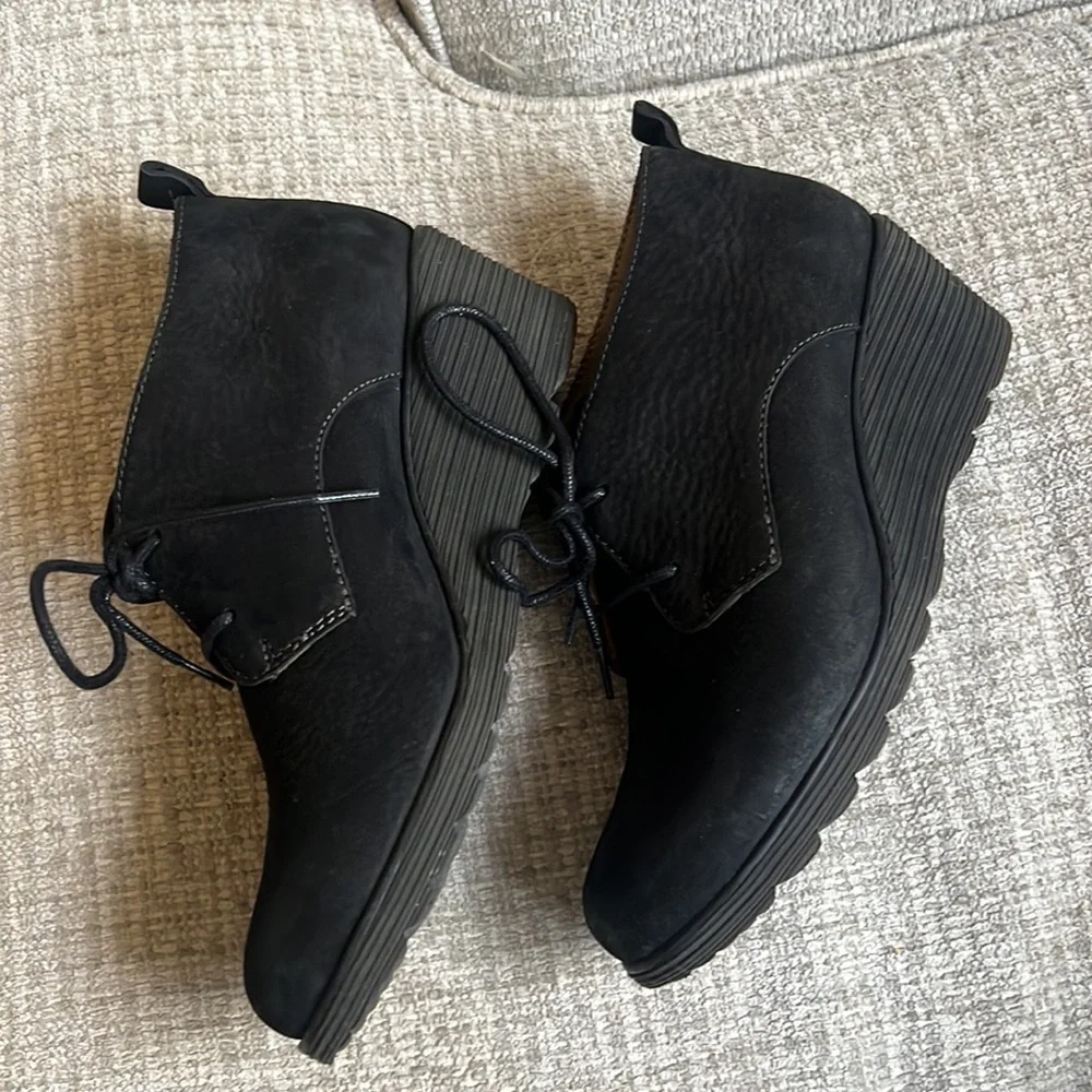 Dansko Cadee Lace Up Wedge Bootie Black Leather Women size 38 US 7.5-8